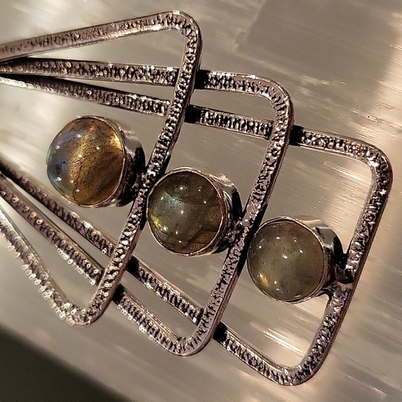 Beautiful Labradorite Pendant - Picture 3 of 6